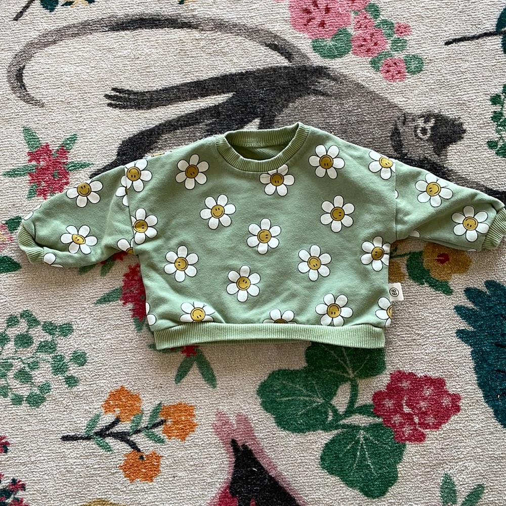 smiley daisy sweatshirt
